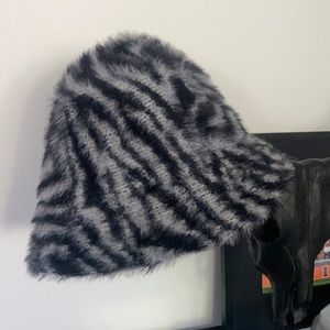 Furry zebra bucket hat